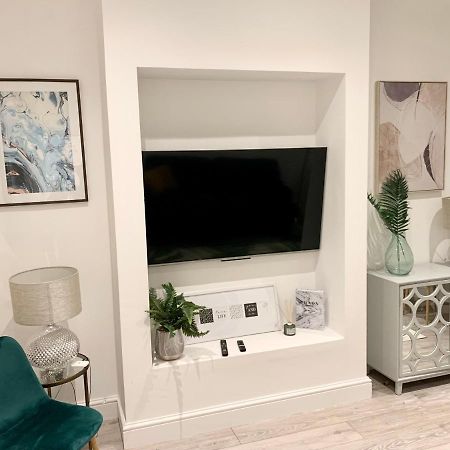 Modern 2 Bedroom Apartment With Private Garden Near Canary Wharf Londra Exterior foto