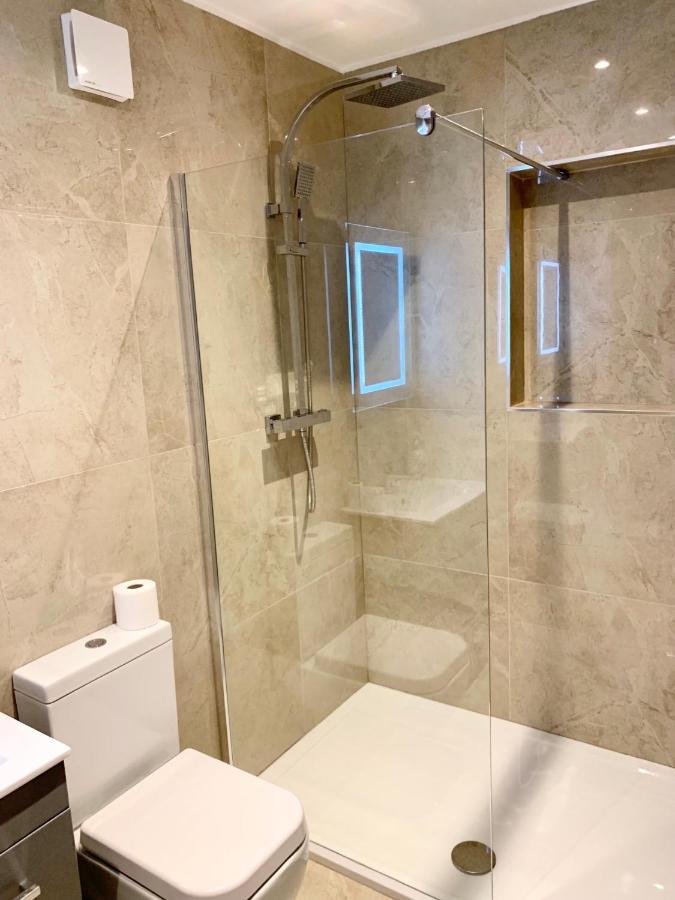 Modern 2 Bedroom Apartment With Private Garden Near Canary Wharf Londra Exterior foto