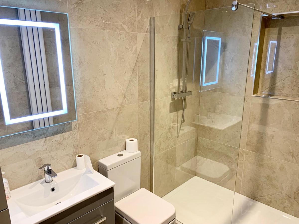Modern 2 Bedroom Apartment With Private Garden Near Canary Wharf Londra Exterior foto
